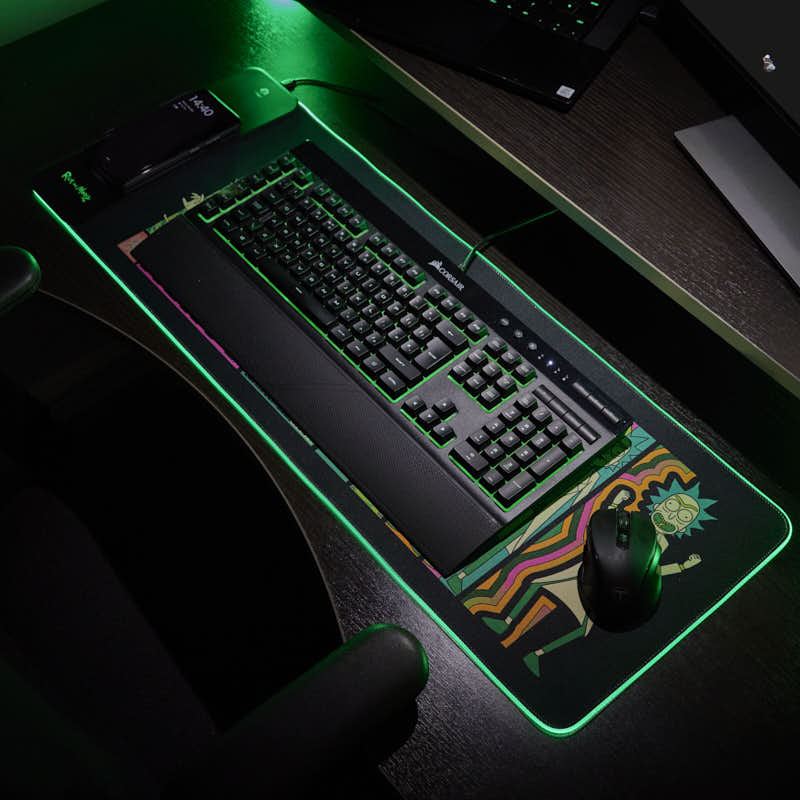 Tapis de jeu géant avec chargeur pour téléphone - Rick et Morty
