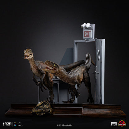 Statue Raptors at the Kitchen's Door - Jurassic Park - Art Scale 1/10 - Jurassic World