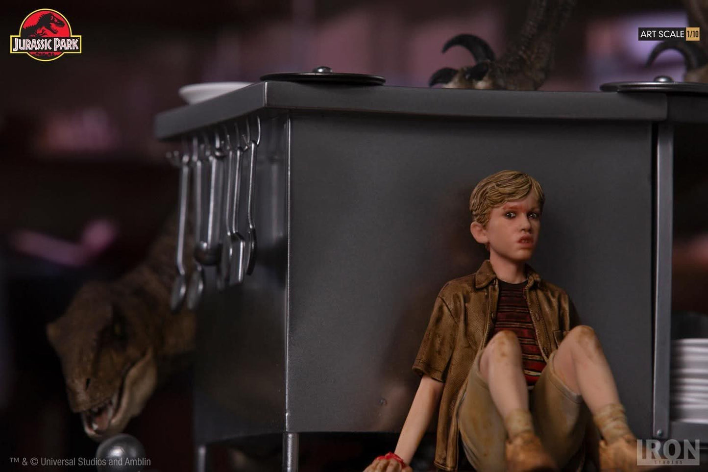 Velociraptors Statue in the Kitchen Diorama - Jurassic Park - Art Scale 1/10