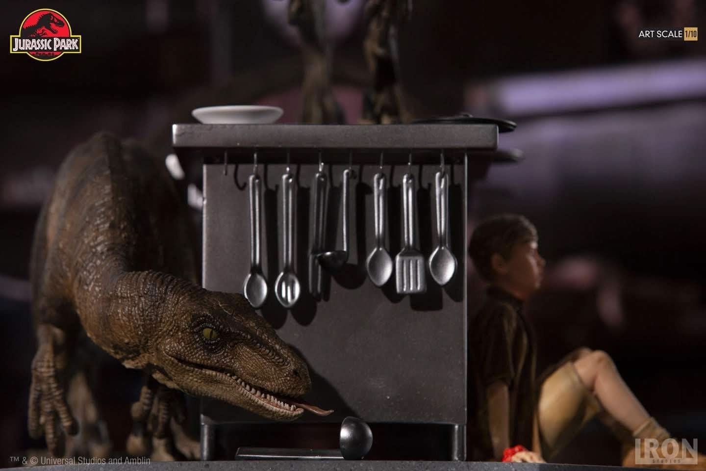 Velociraptors Statue in the Kitchen Diorama - Jurassic Park - Art Scale 1/10
