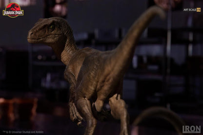 Velociraptors Statue in the Kitchen Diorama - Jurassic Park - Art Scale 1/10