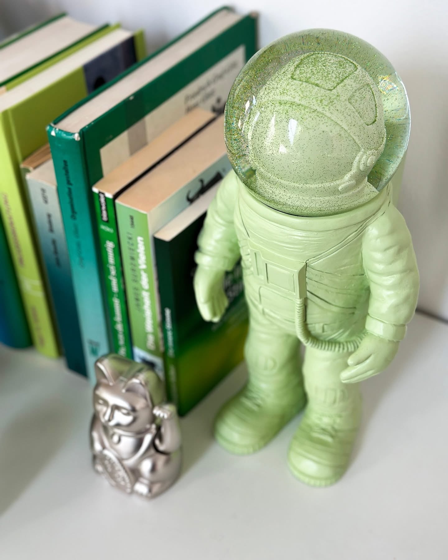 Boule à Neige Astronaute Géant Vert