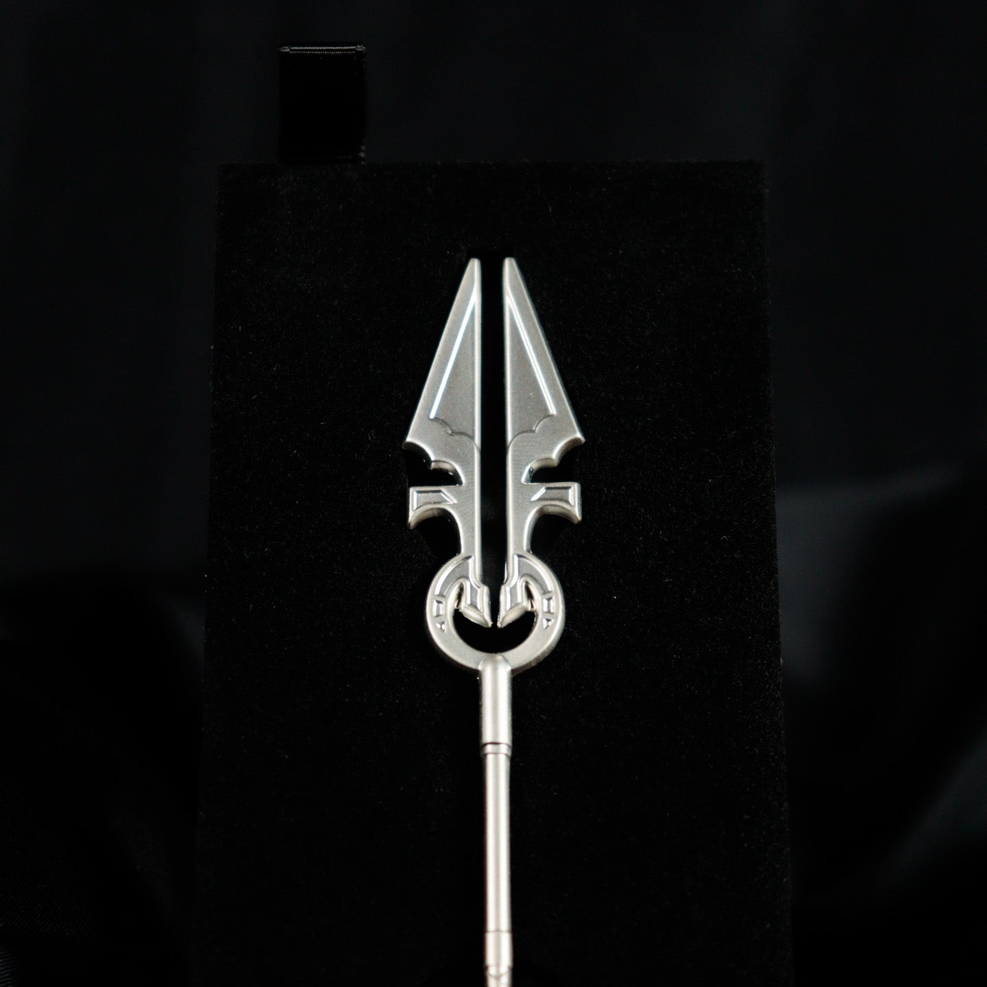 Réplique collector Magic: The Gathering - .999 Silver Plated Avacyn's Moonsilver Spear Mini