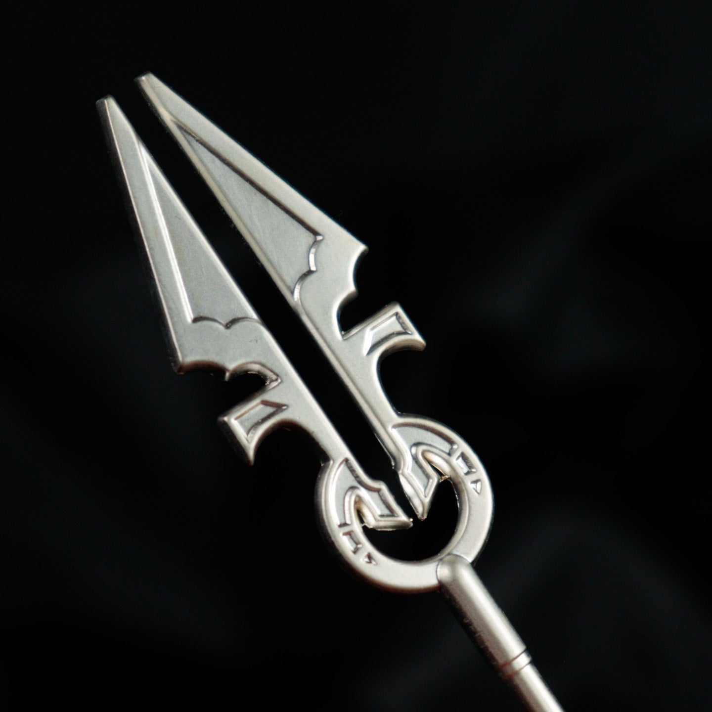 Réplique collector Magic: The Gathering - .999 Silver Plated Avacyn's Moonsilver Spear Mini