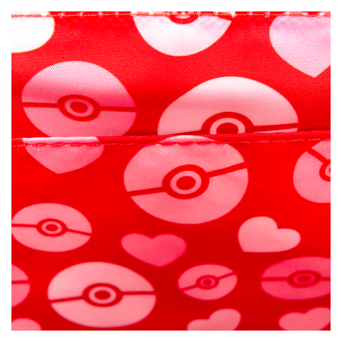 Loungefly Pokémon I Choose You Hearts Crossbody Bag - intérieur