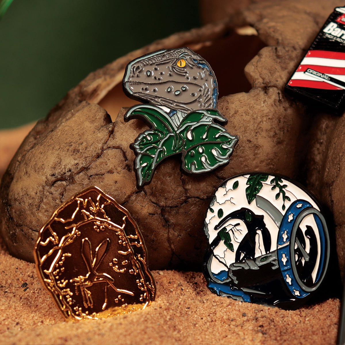 Display de 12 blind boxes Jurassic Park & Jurassic World - pin’s mystère - mise en situation 3