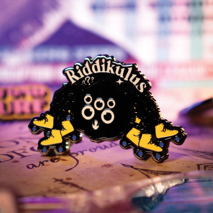 Display de 12 blind boxes Harry Potter - pin’s mystère - mise en situation 4