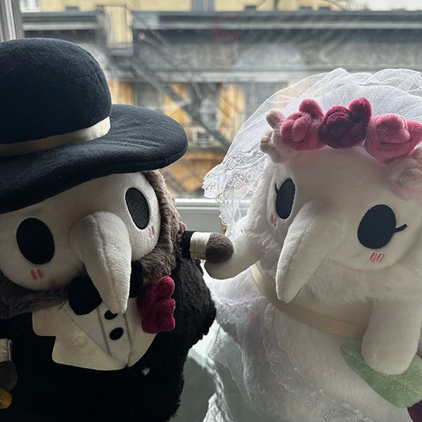 Peluche Mini Squishable – Infirmière de la Peste Mariage